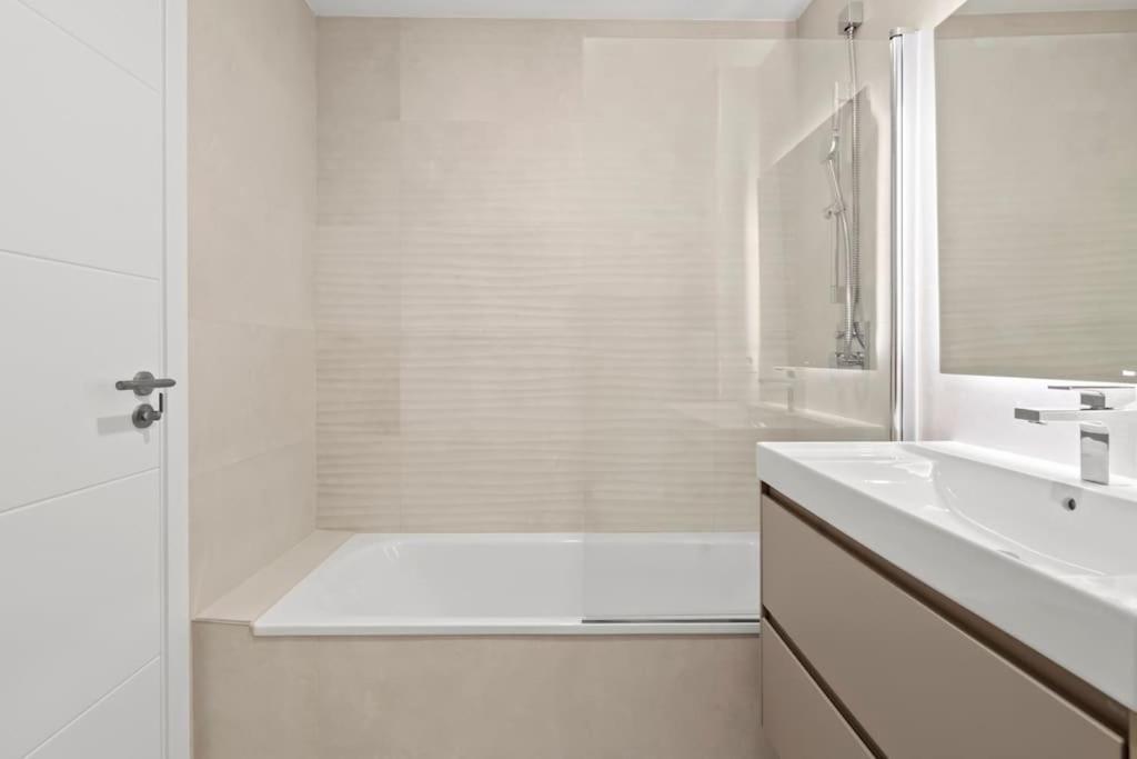 Apartemen Luxury 2 Bedroom Walk To Rdr423 *